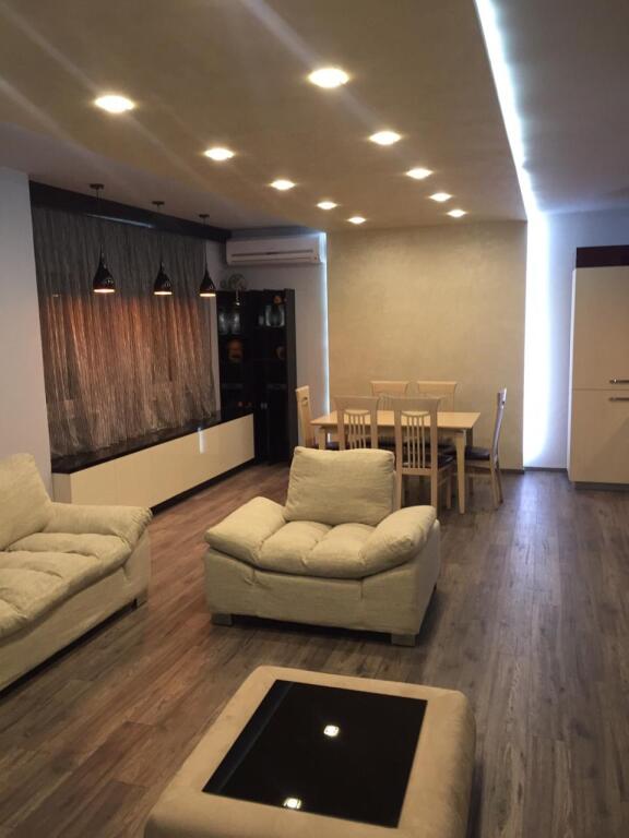 JEPET ME QERA APARTAMENT 2+1 1000 EURO RRUGA E ELBASANIT