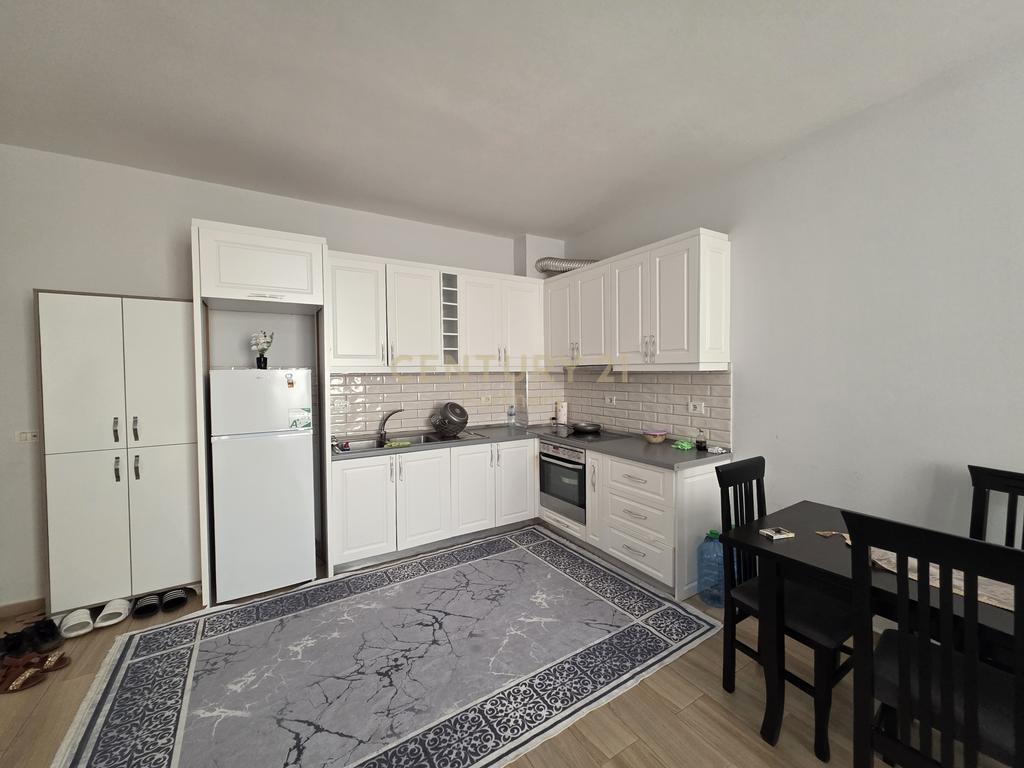 🏢 Shitet Apartament 1+1 në Shkozë, Tiranë – Kati i 4-të