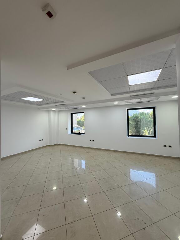 OFFICE SPACE FOR RENT - BOULEVARD OF THE MARTYRS OF THE NATION.