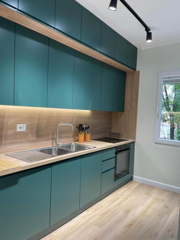 Jepet me Qira apartament 2+1+2 📍Qendra Tregtare Kristal, Komuna e Parisit!