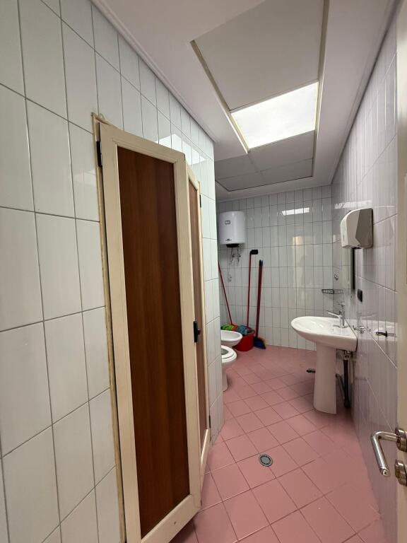 Office for rent at the Twin Towers