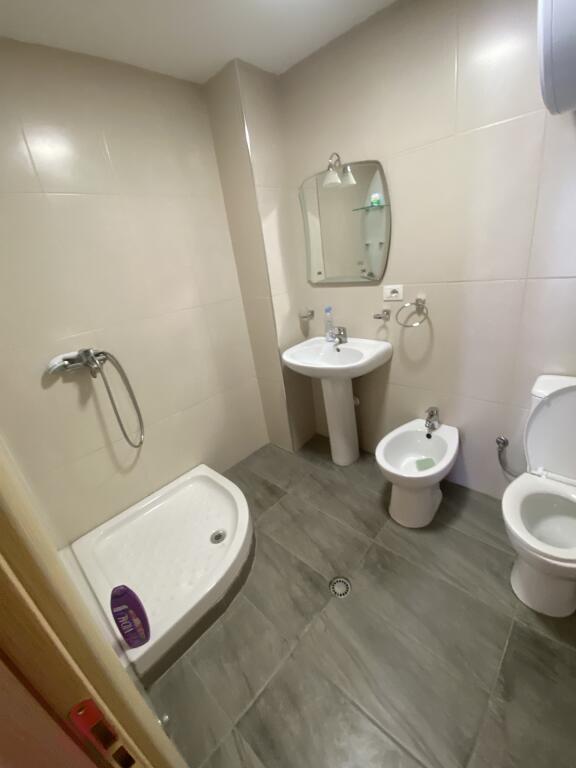 2+1,i mobiluar,kopshti zologjik cmimi 600 euro