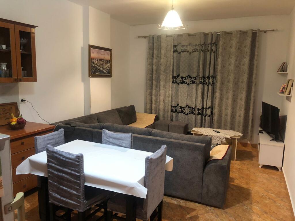 JEPET ME QERA APARTAMENT 2+1 40.000 LEKE FRESKU