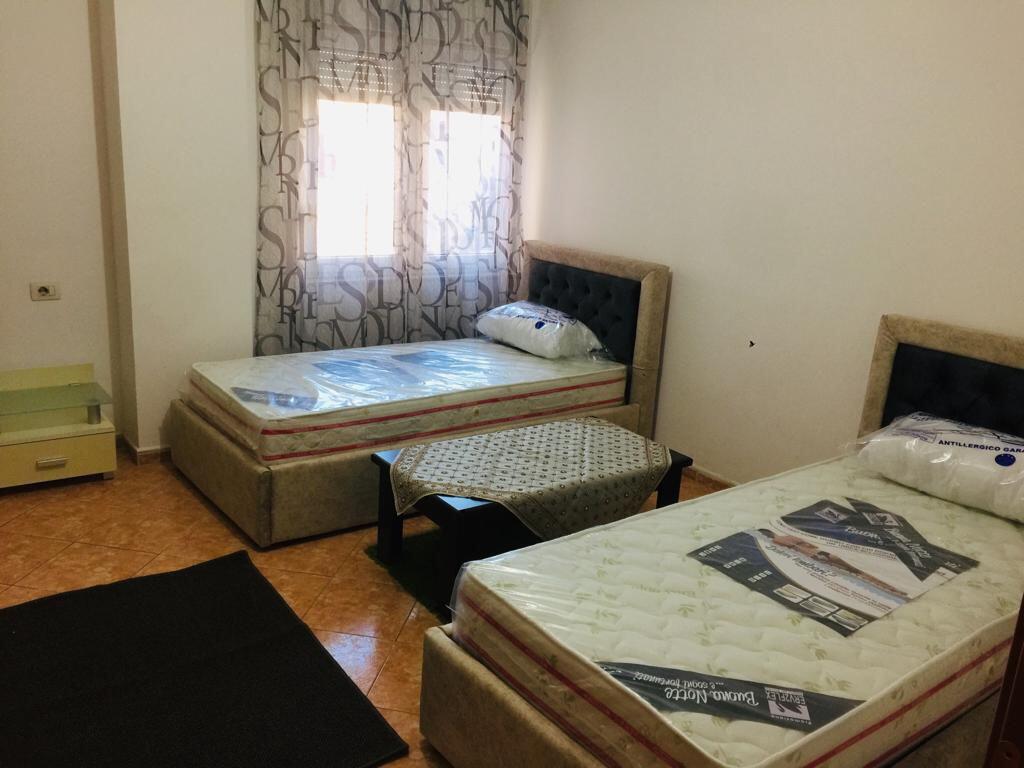 APARTAMENT ME QERA 2+1 ZOGU I ZI 700 EURO