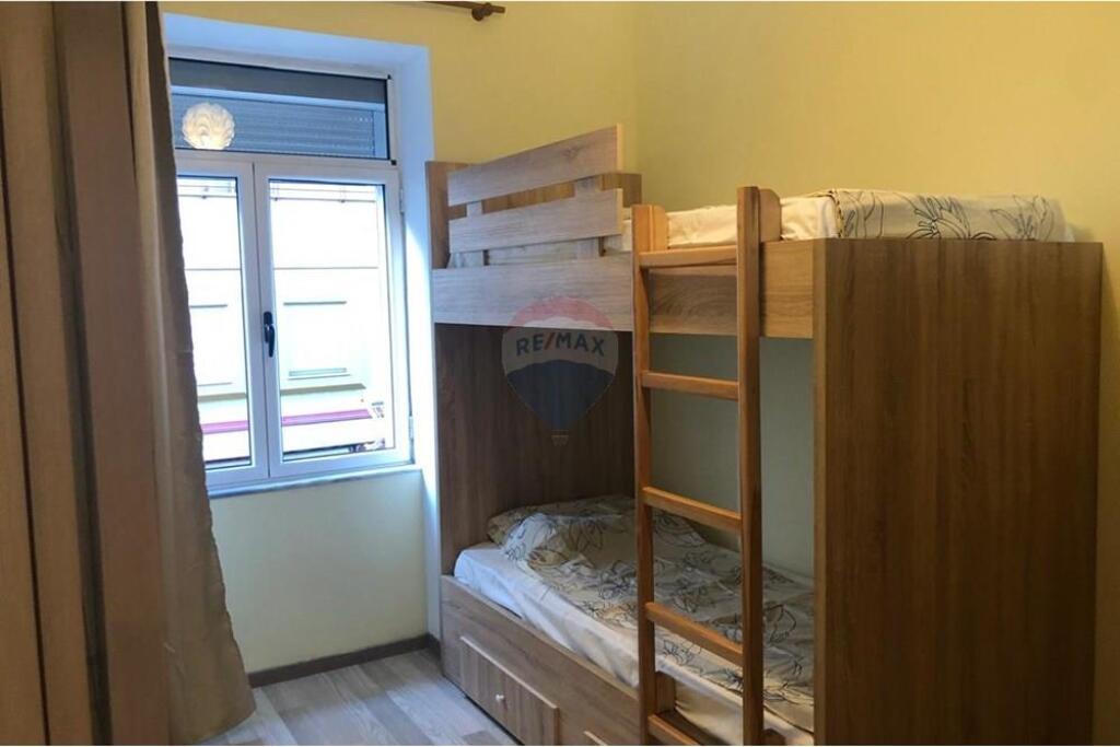 Apartament 2+1 me qira tek Shallvaret