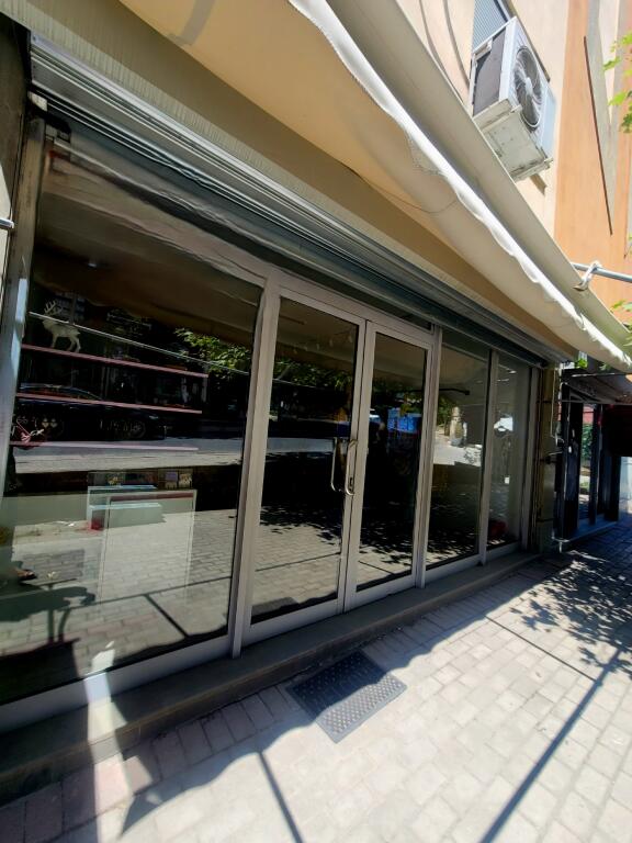 VENDIAMO LOCALE COMMERCIALE A FRESK