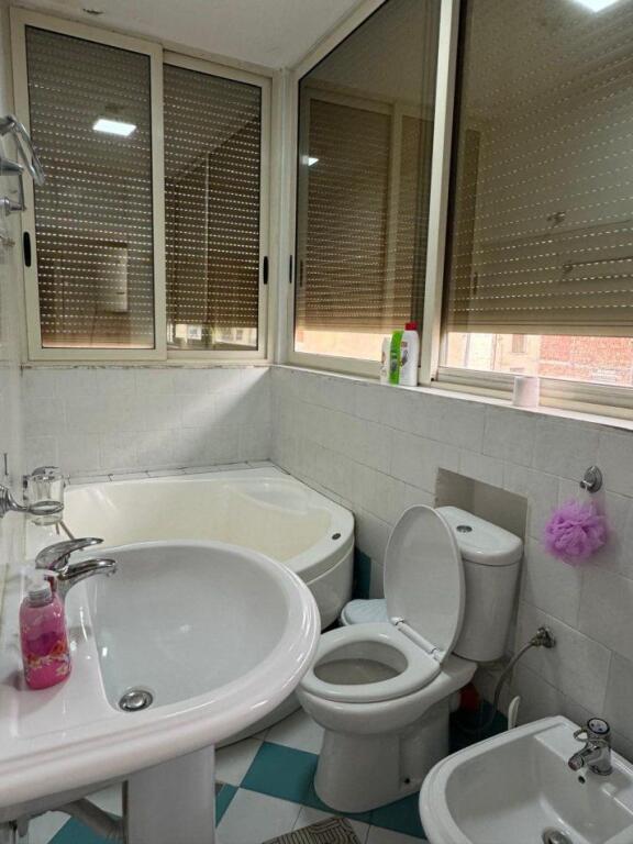 JEPET ME QERA APARTAMENT 1+1 540 EURO RRUGA E DURRESIT
