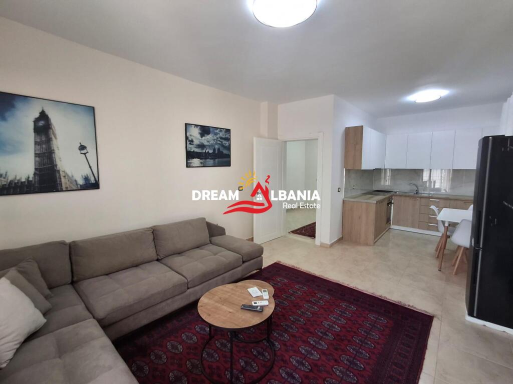 Jepet apartament me qera 2+1 afer Shkolles Rreze Drite Sauk Tirane ID (42115335)