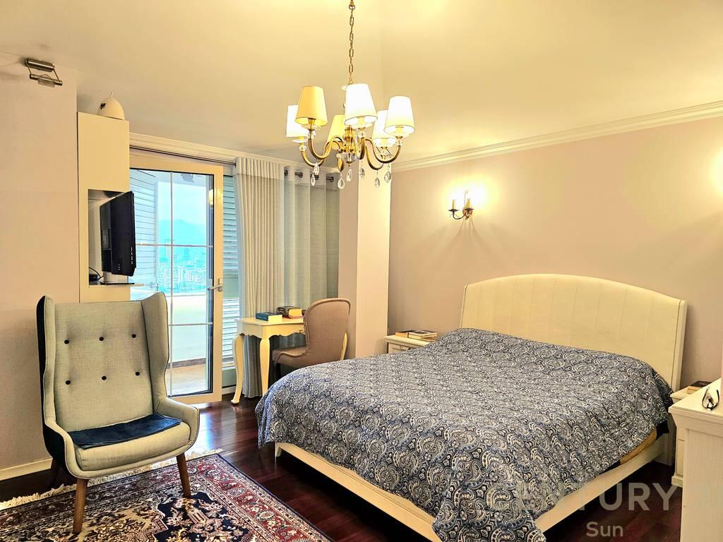 ✨ LUXURY PENTHOUSE FOR SALE – WITH PANORAMIC VIEWS OF TIRANA CITY &amp; THE ARTIFICIAL LAKE