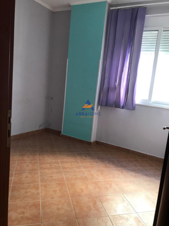 FOR SALE APARTMENT 4+1+BALCONY "PALLATET CABEJ, YZBERISHT" 170,000 EURO (NEGOTIABLE).