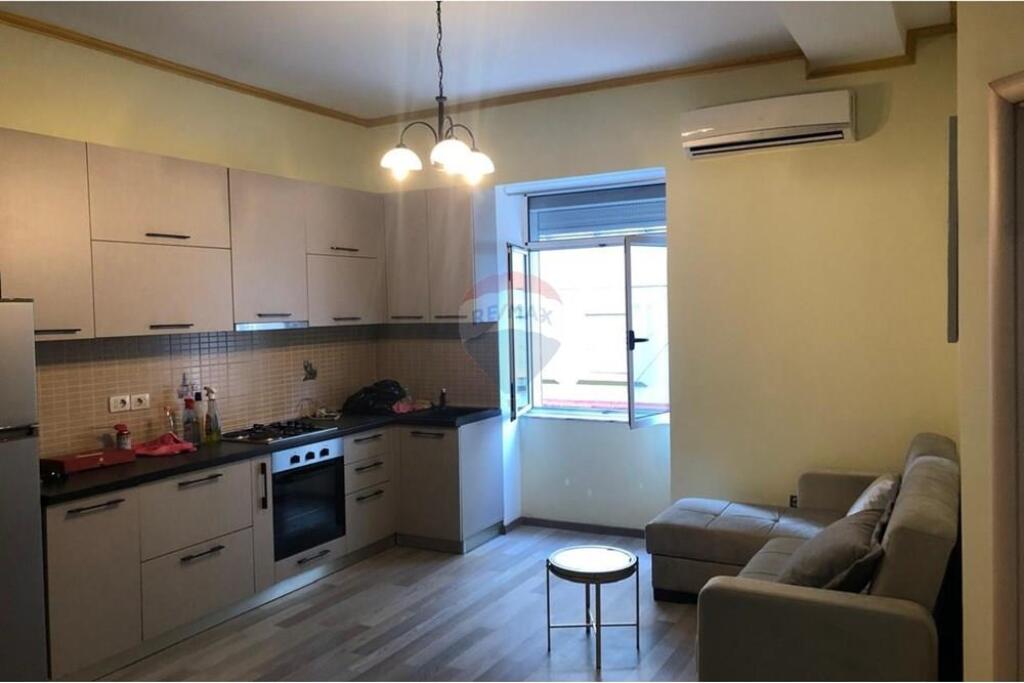 Apartament 2+1 me qira tek Shallvaret