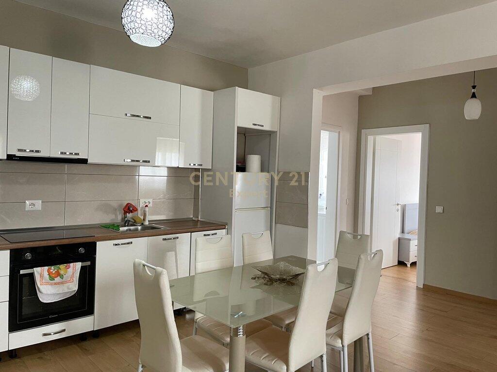 🏙️ Jepet me Qira Apartament 2+1 – Pranë Zogut të Zi