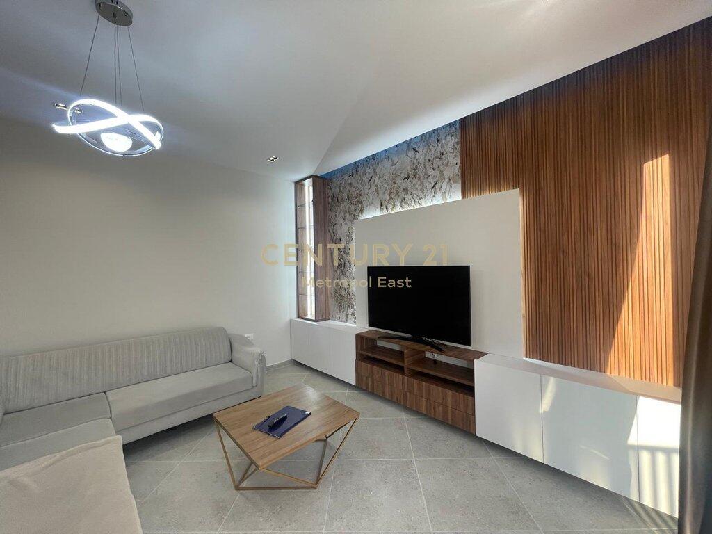 2-STOREY VILLA FOR RENT IN THE LONDON AREA