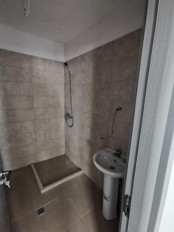 For rent 3+1 furnished elevator at 5 Maji 500 eu
