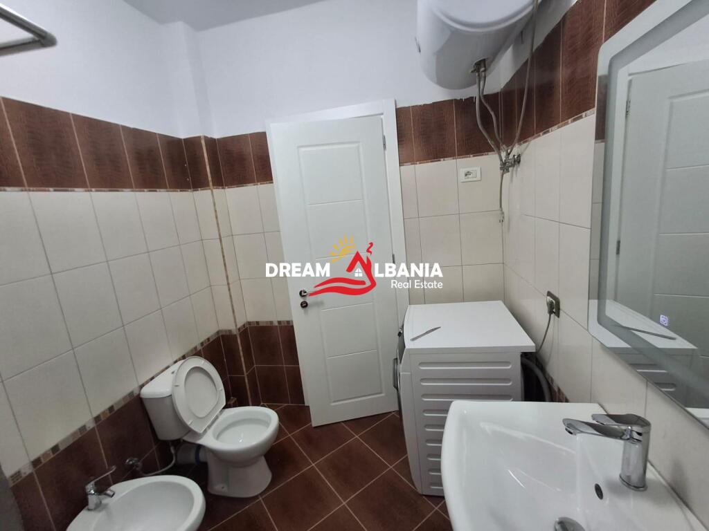 Jepet apartament me qera 2+1 afer Shkolles Rreze Drite Sauk Tirane ID (42115335)