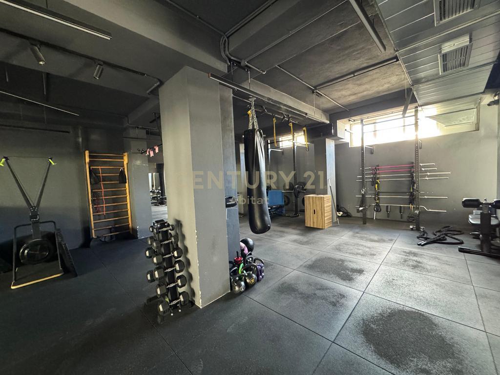 🏢 Commercial Space for Sale – Dry Lake Area (Liqeni i Thatë)