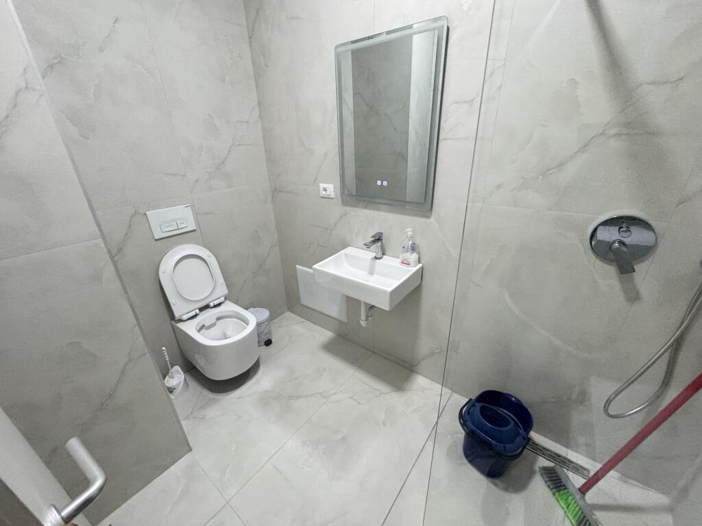 Jepet me qera Apartament 1+1+ Parkim