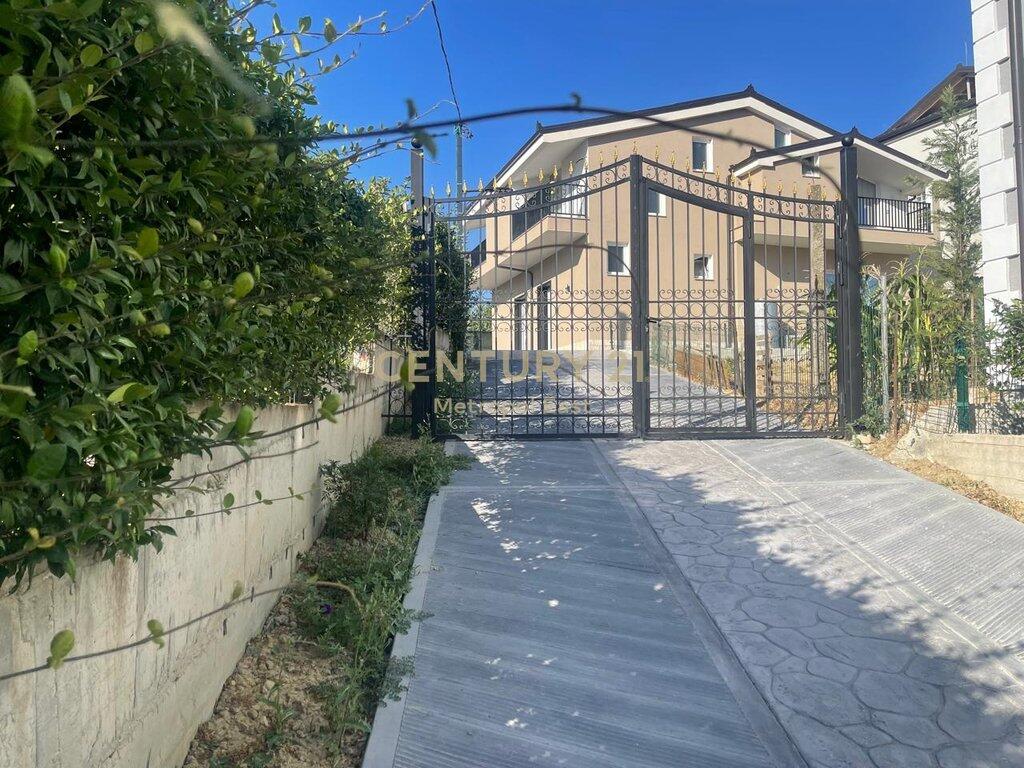 2-STOREY VILLA FOR RENT IN THE LONDON AREA