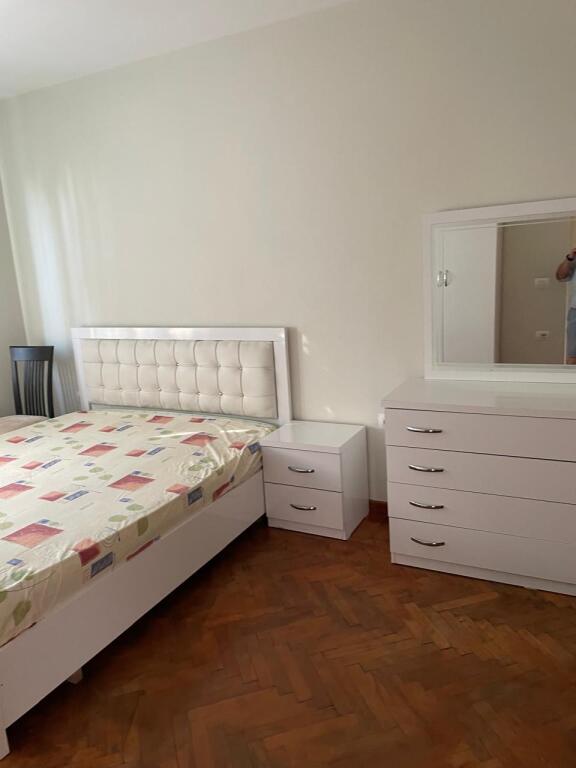 2+1,kat 5 pa ashensore,shkolle e baletit,450 euro