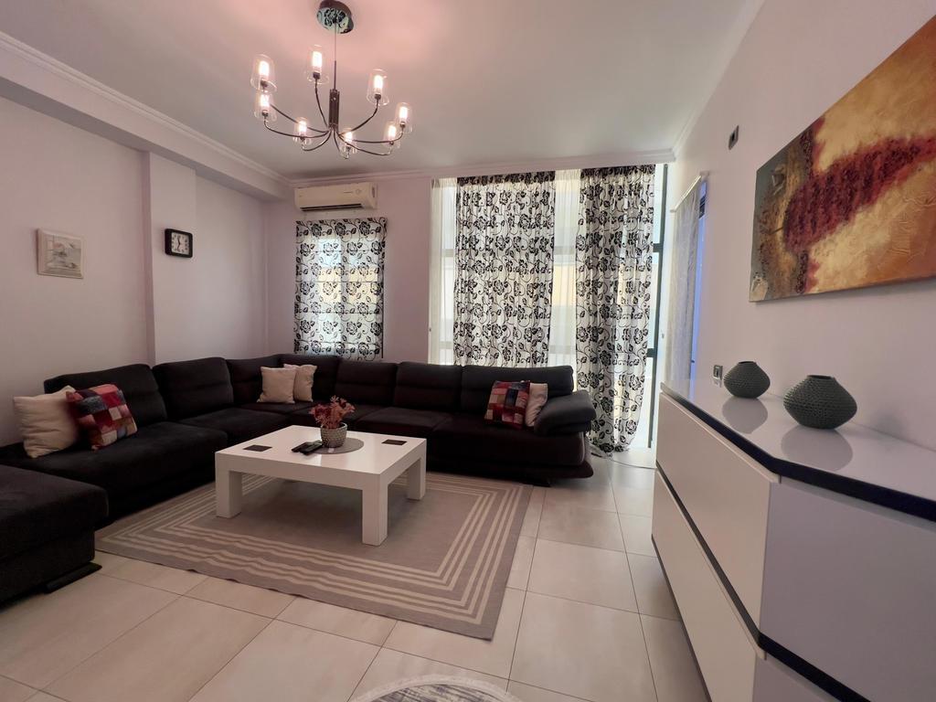 Japim me qira apartament 2+1+2 – prane mbikalimit te Kristal Center! 750 € /Muaj