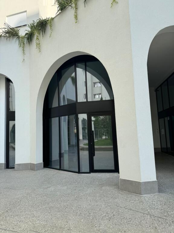 FOR RENT, COMMERCIAL SPACE, RIVER RESIDENCE!