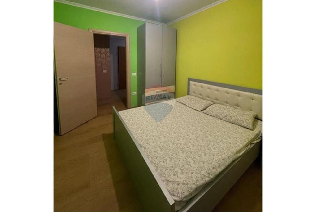 APARTMENT 3+1+2+2 GARAGES FOR SALE IN KOMUNA!