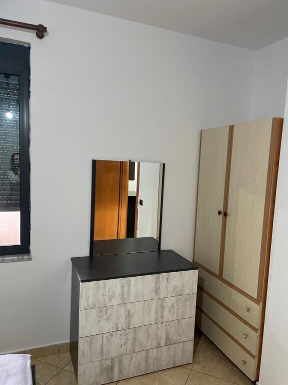 Jepet me qera apartament 1+1 ne Qender