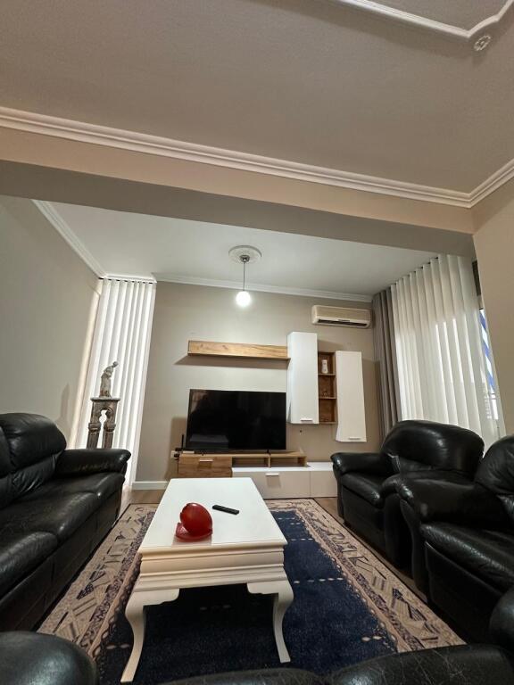 Jepet me qira apartament 2+1 Mine Peza