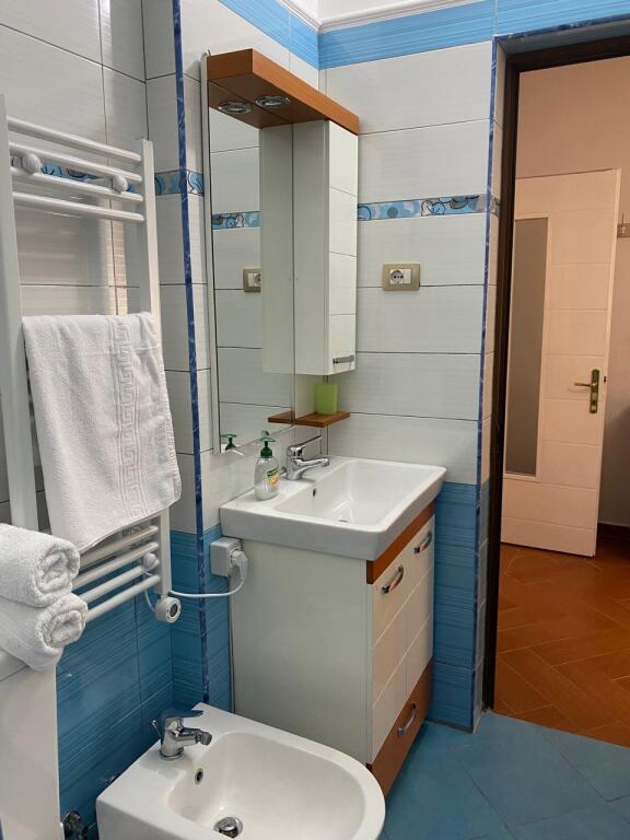 Apartament 2+1+2 me qira tek Rruga e Elbasanit