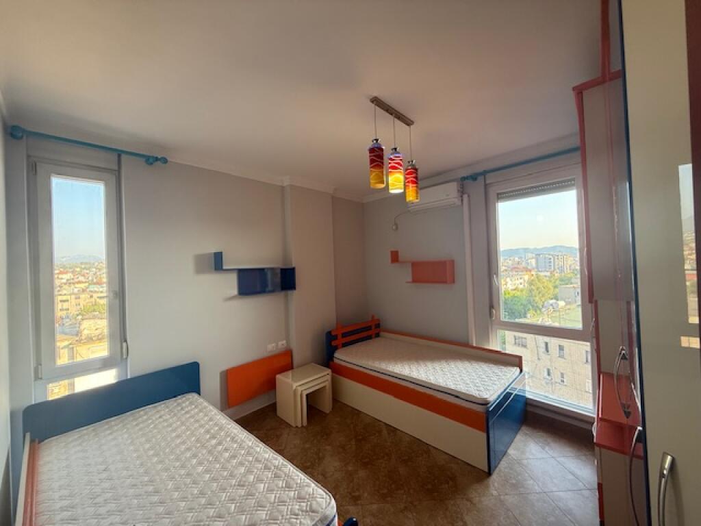 Shitet apartament 2+1+2 te Oxhaku