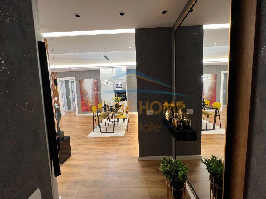 For sale, Apartment 2+1+2, Dry Lake, Tirana.