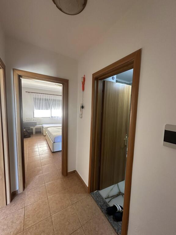 SUPER APPARTAMENTO IN VENDITA PRIMA FILA 🌊 VISTA MARE • 1+1 + balcone  📍 Indirizzo: Shkembi Kavajes