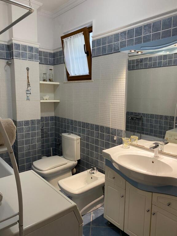 Apartament 2+1+2 me qira tek Rruga e Elbasanit