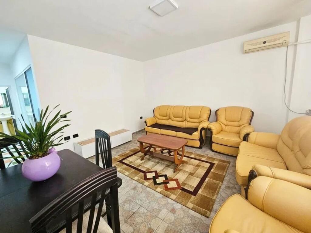 1+1, at kika 1 commune of Paris price 450 euro