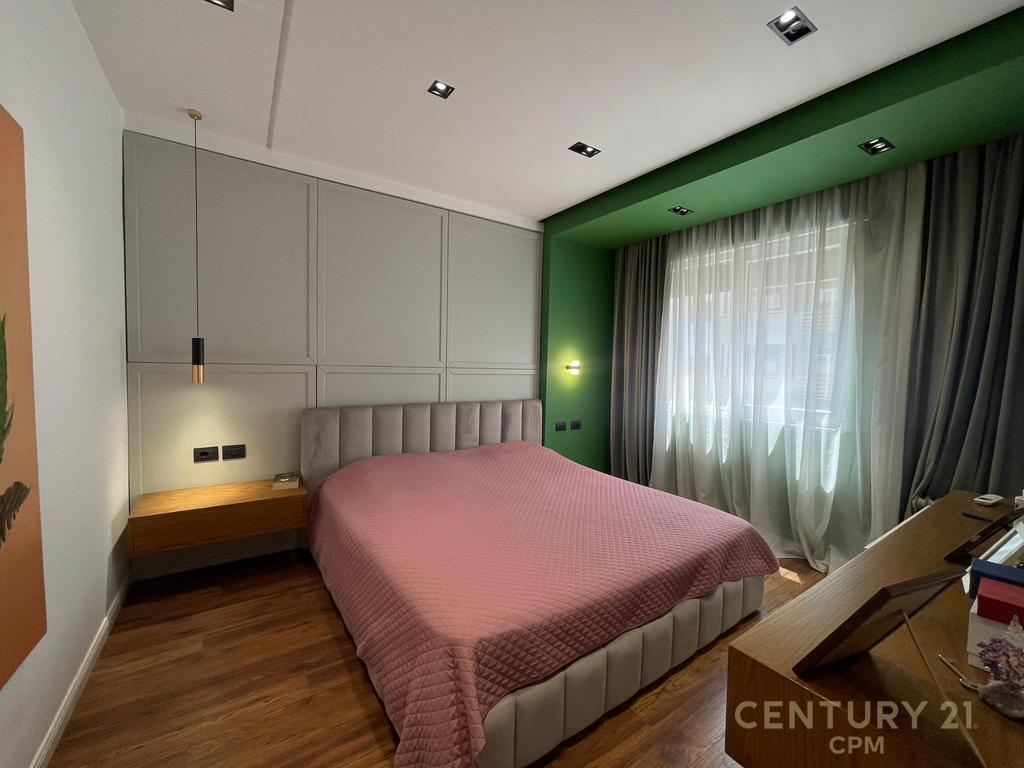 Apartament 3+1 + Parkim per qira ne Laprake