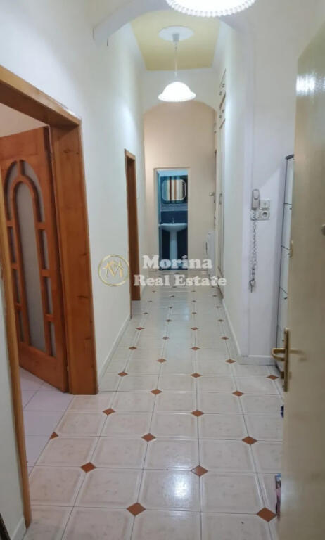 Affitto Appartamento 2+1, Centro, 650 Euro/mese.