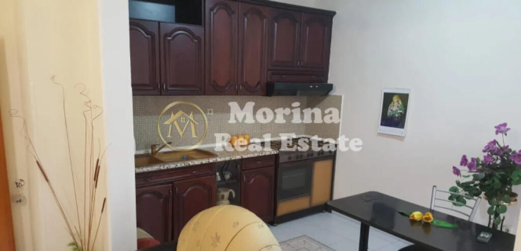 Affitto Appartamento 2+1, Centro, 650 Euro/mese.