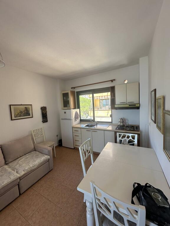 SUPER APPARTAMENTO IN VENDITA PRIMA FILA 🌊 VISTA MARE • 1+1 + balcone  📍 Indirizzo: Shkembi Kavajes