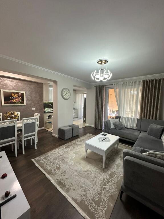 Apartament me qira 2+1 ne qender 750 euro