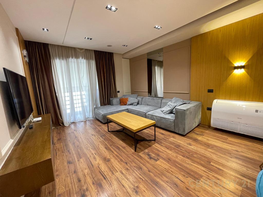 Apartament 3+1 + Parkim per qira ne Laprake