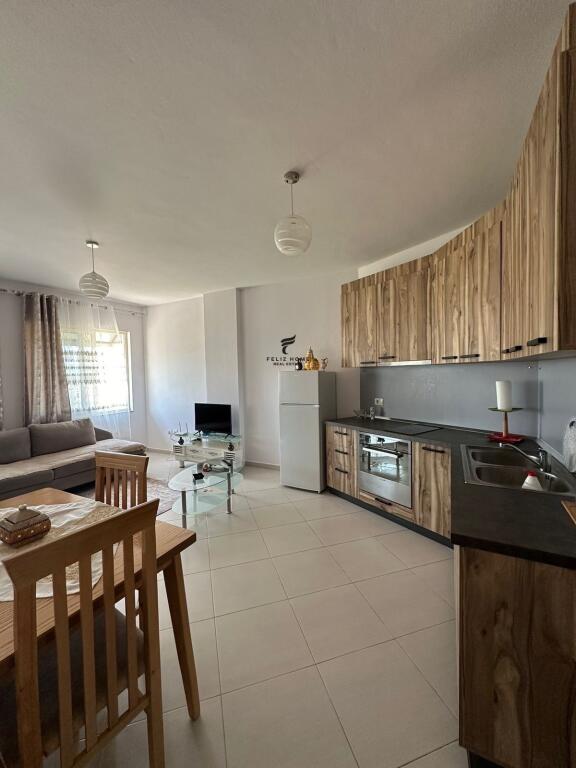 APARTAMENT ME QERA 1+1 YZBERISHT 500 EURO