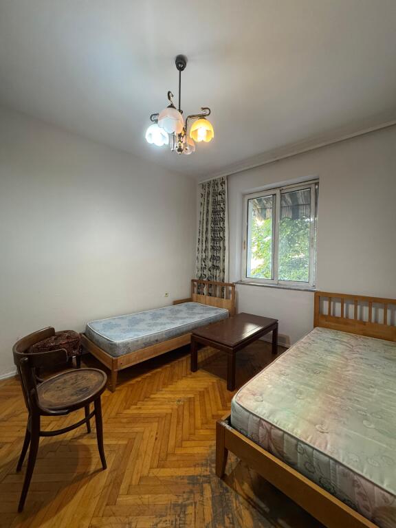 Jepet me qera Apartament 2+1 te Vasil Shsnto !