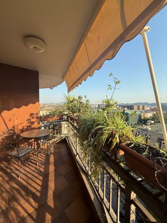 Shitet apartament 2+1+2 te Oxhaku