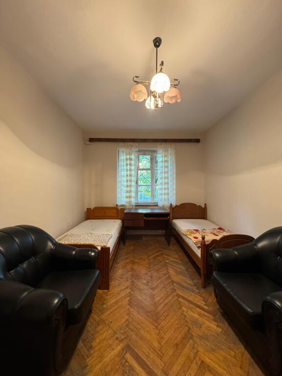 Jepet me qera Apartament 2+1 te Vasil Shsnto !
