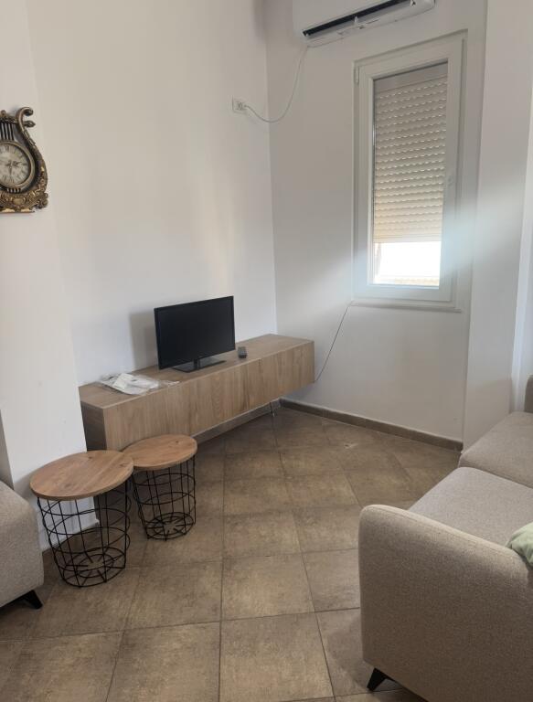 Apartament me qera 1+1 Komuna e Parisit