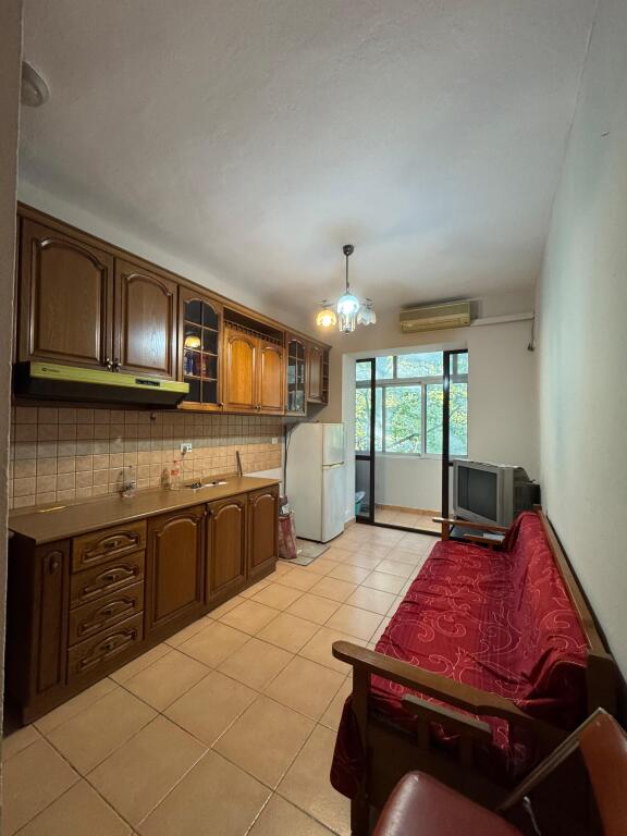 Jepet me qera Apartament 2+1 te Vasil Shsnto !