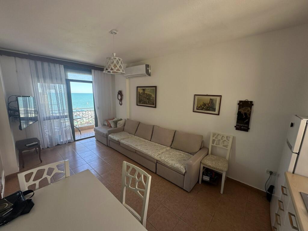 SUPER APPARTAMENTO IN VENDITA PRIMA FILA 🌊 VISTA MARE • 1+1 + balcone  📍 Indirizzo: Shkembi Kavajes