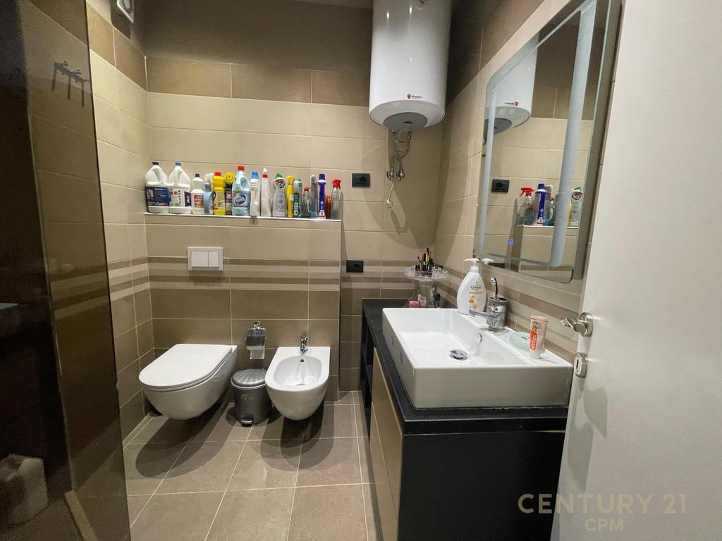 Apartament 3+1 + Parkim per qira ne Laprake