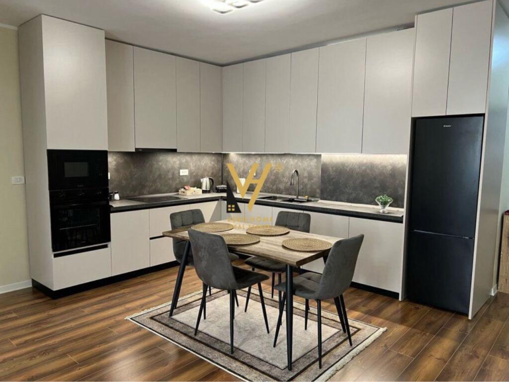 SHITET APARTAMENT 2+1+BLK NE DURRES, PRANE STACIONIT TE TRENIT 200.000 EURO