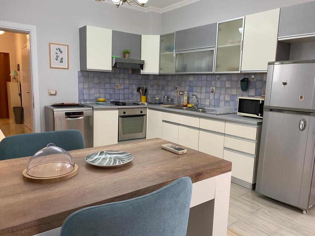 Apartament 2+1+2 me qira tek Rruga e Elbasanit